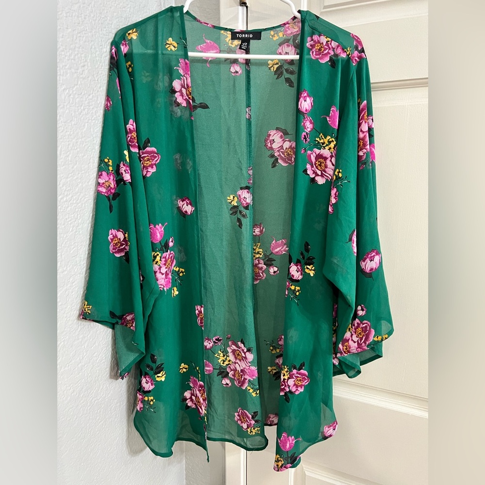 Torrid stunning green floral kimono